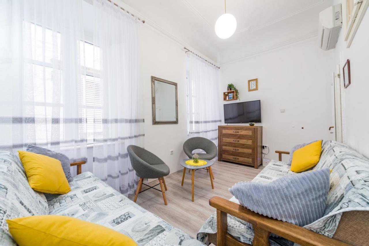 The Arms Apartment *