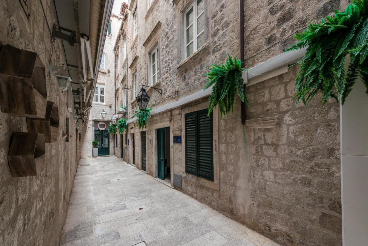 The Arms Apartment